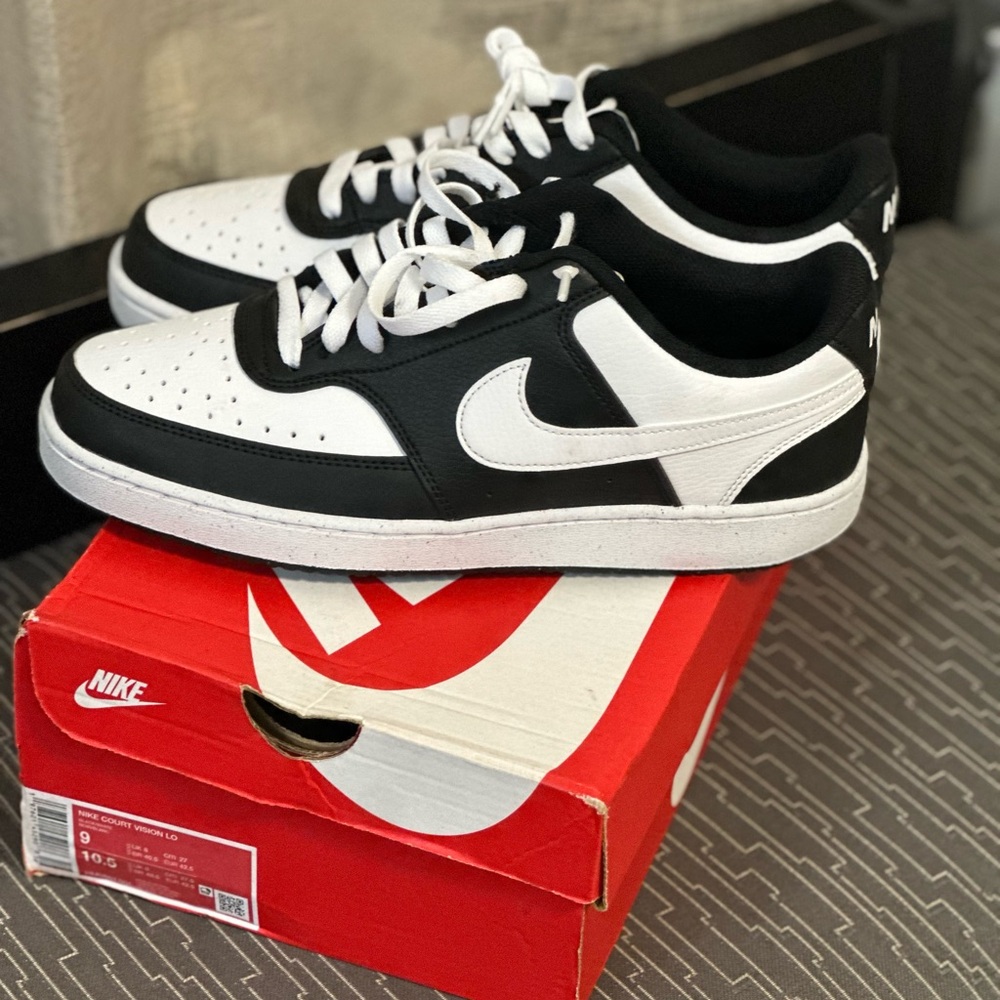 Nike Classic Black and White Low-Tops